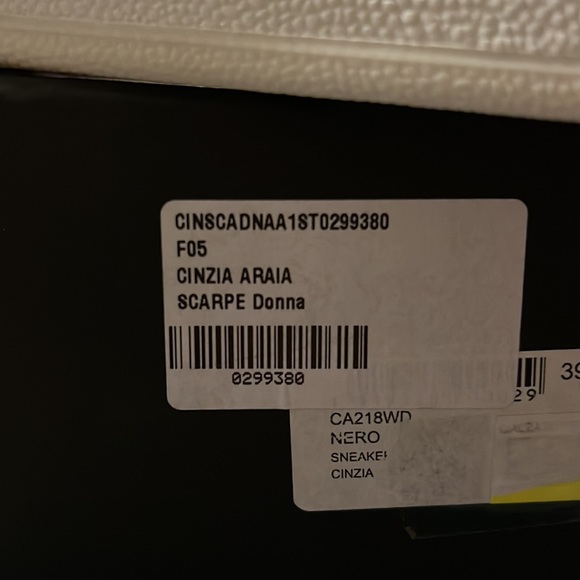 Cinzia Araia - Picture 4 of 4